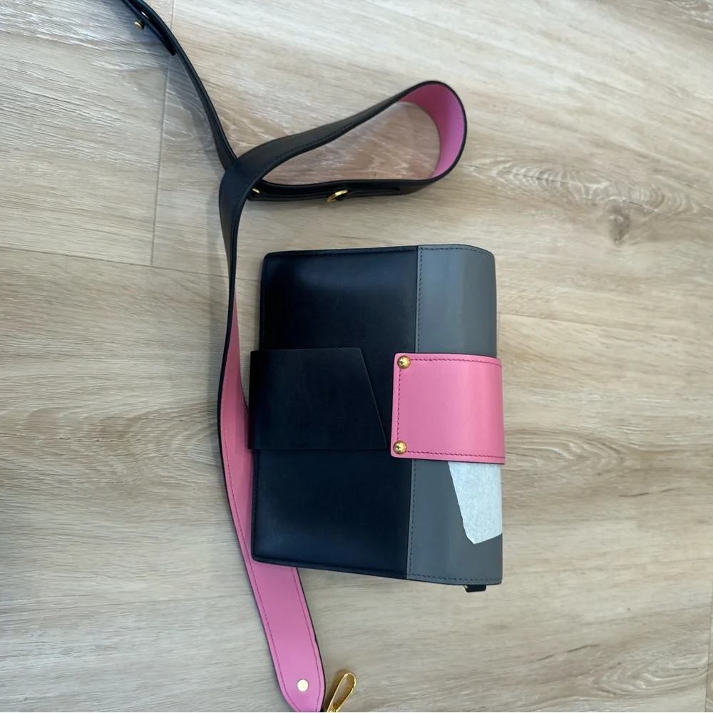 Prada Handbag / Clutch Multiple Use Like New Condition 💯 Authentic - Picture 4 of 6